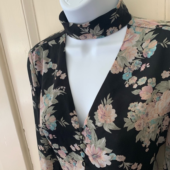 🍉3/$60 - Delicate long-sleeve blouse - Picture 2 of 6